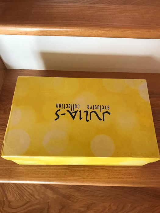 Buty lakierki. Na pomoc kotom bezdomnym.