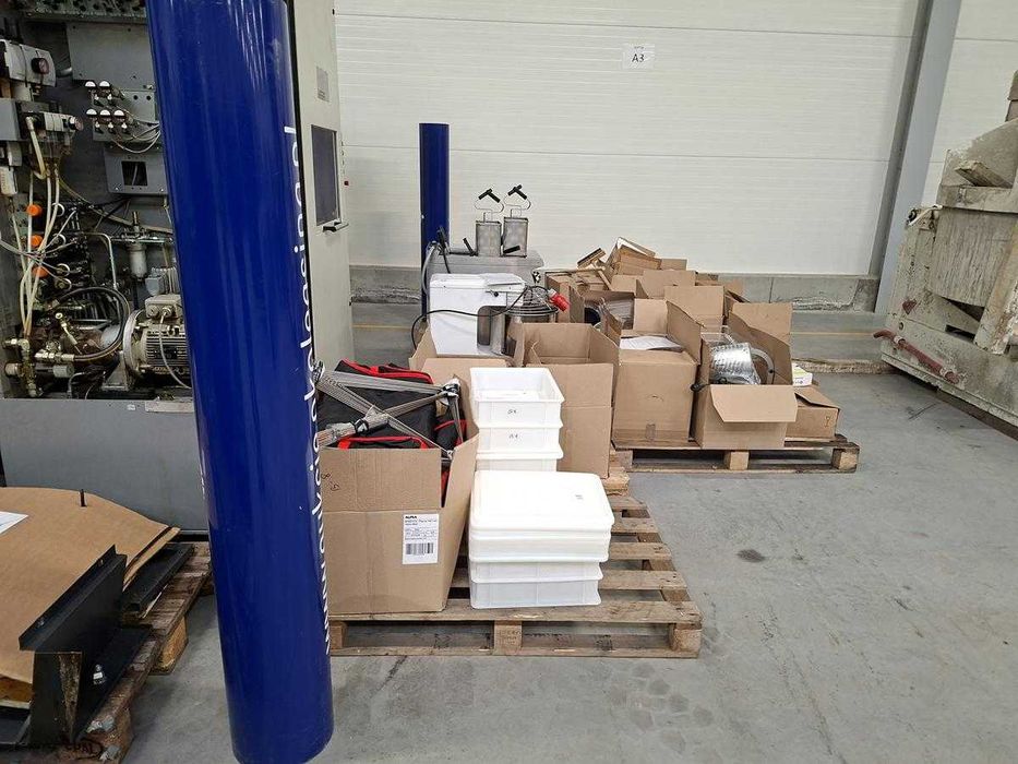 Wyposażenie gastronomiczne: garnki, pojemniki, robot planetarny, noże