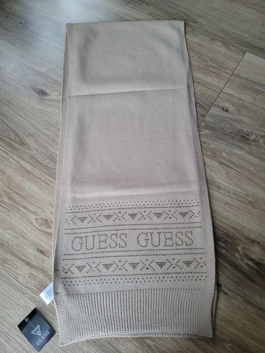 Komplet czapka i szalik Guess