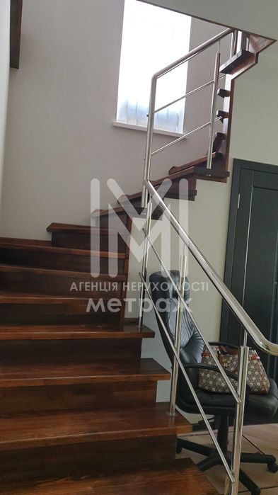 Продам ШИКАРНЫЙ ДОМ на два входа. Метро Студенческая. 625 м-рн.