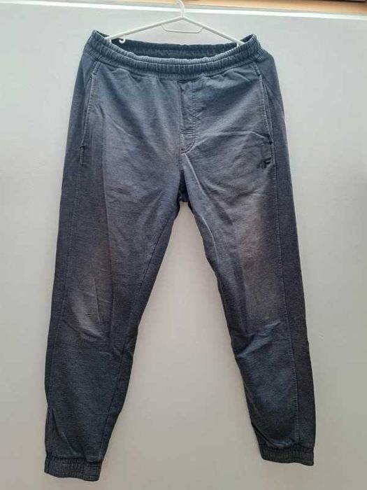 Sportowe spodnie 4F, rozm. S – wygodne, lekkie, idealne na co dzień