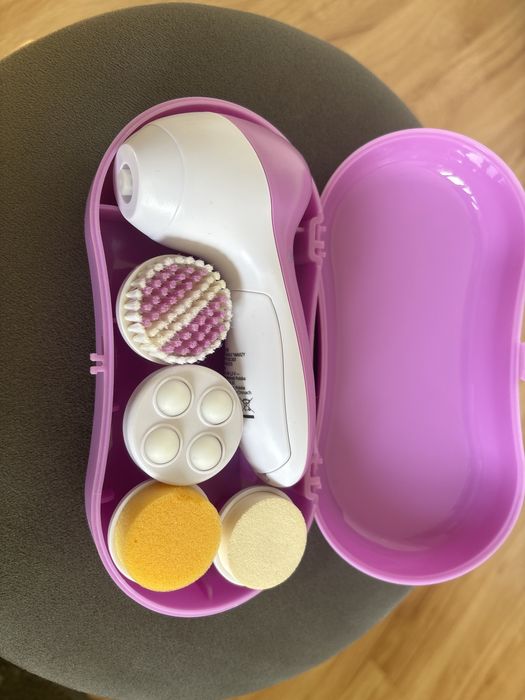 Elektryczna szczoteczka do mycia twarzy