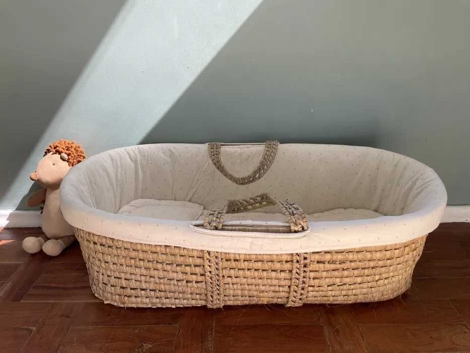 Alcofa de bebé em palma