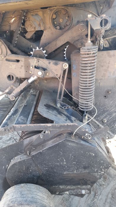 Prasa New Holland BR7070