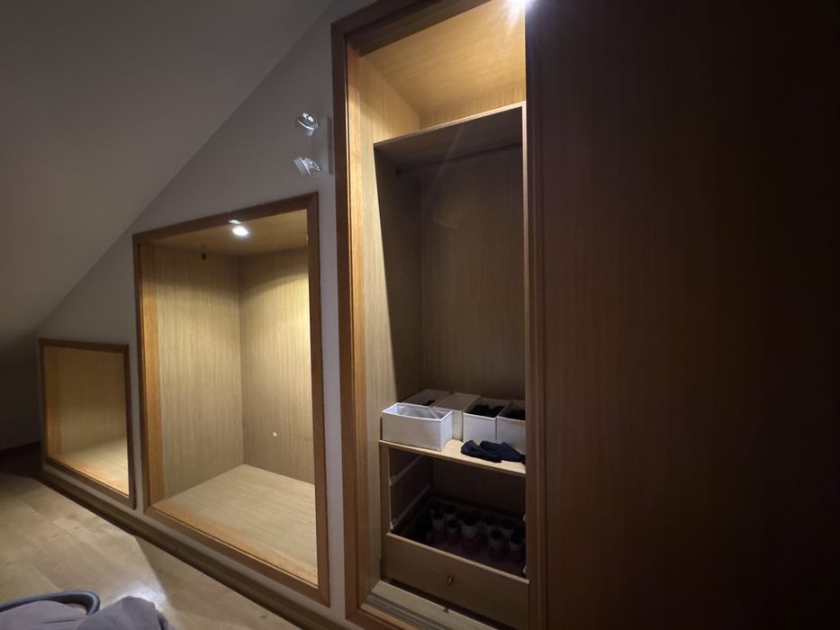 3 Roupeiros embutidos com portas de correr