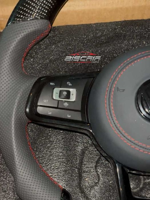 Volante VW Carbono com LED Display | Golf GTI / R (MK5 MK6 MK7 MK8)