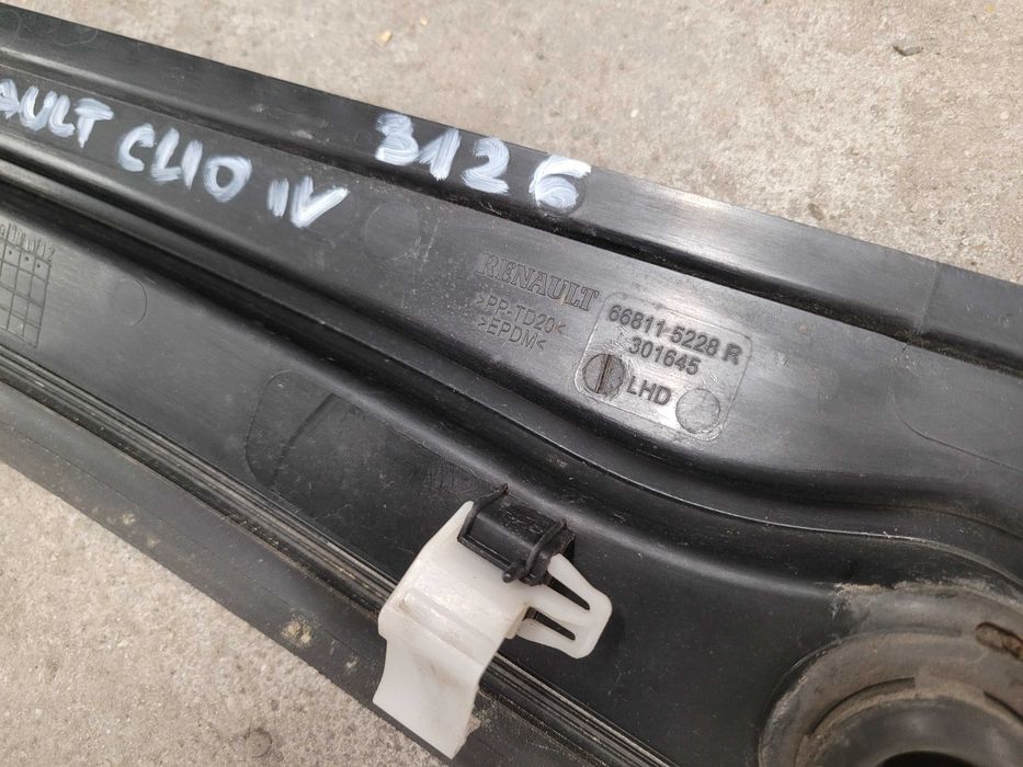 Podszybie plastikowe Renault Clio IV 668.115.228 R