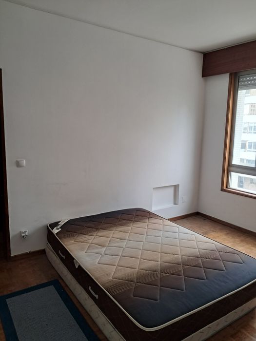 Alugo quarto na portela