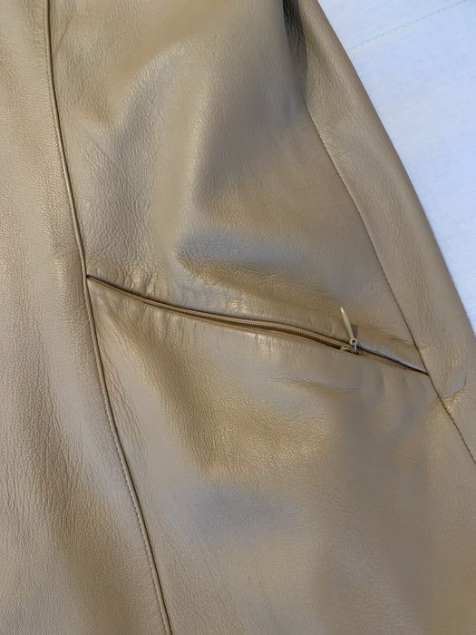 Blusao em pele bege