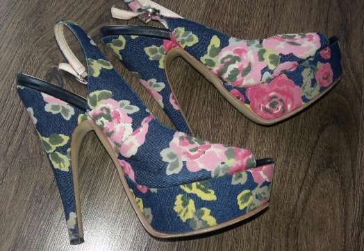 Босоніжки жіночі