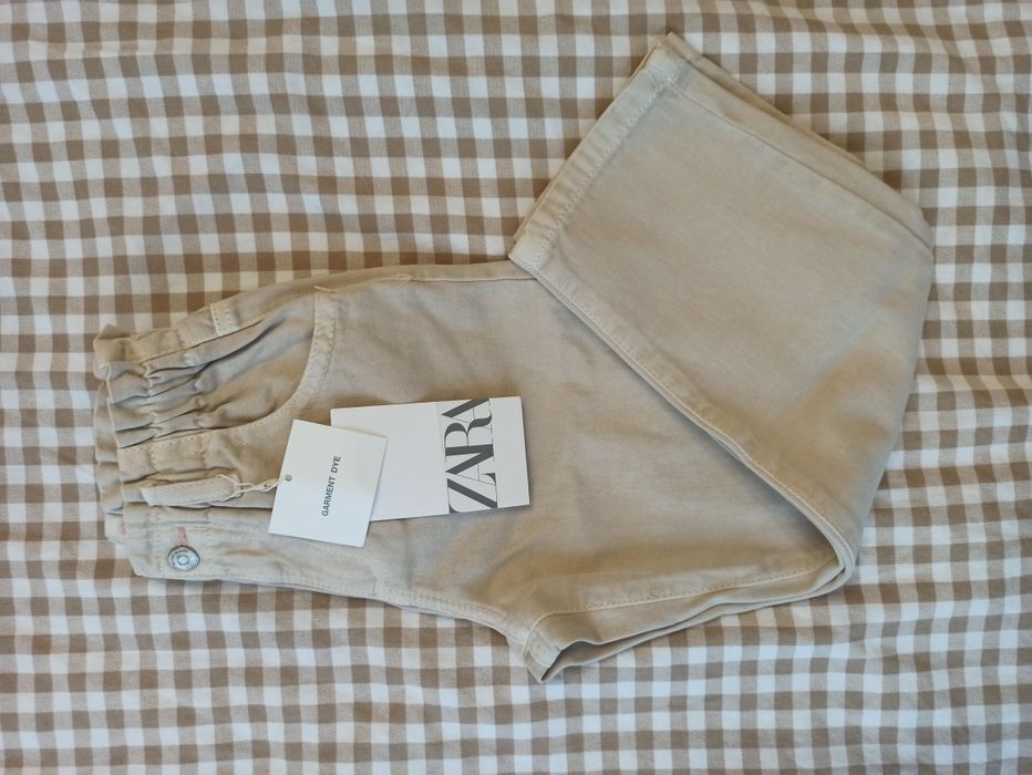 Beżowe jeansowe spodnie paperbag dla dziewczynki r. 110 Zara