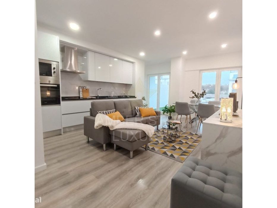 Apartamento T2 remodelado em Benfica