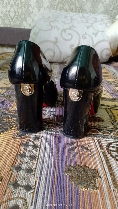 Продаються туфлі HONGQUAN