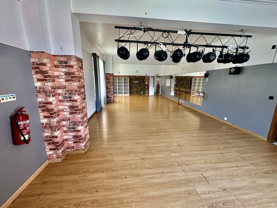 Aluguer sala para festas com Insuflavel e Trampolim