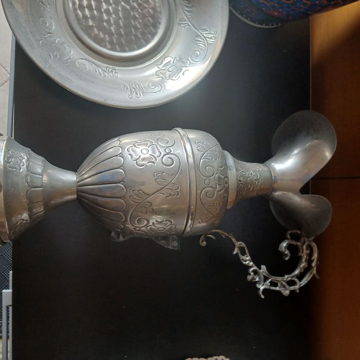 Jarro trabalhado com prato