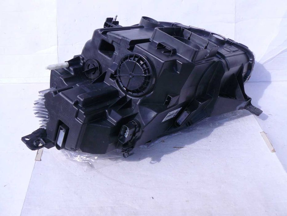 FORD PUMA MK2 Lampa przednia prawa LED H1