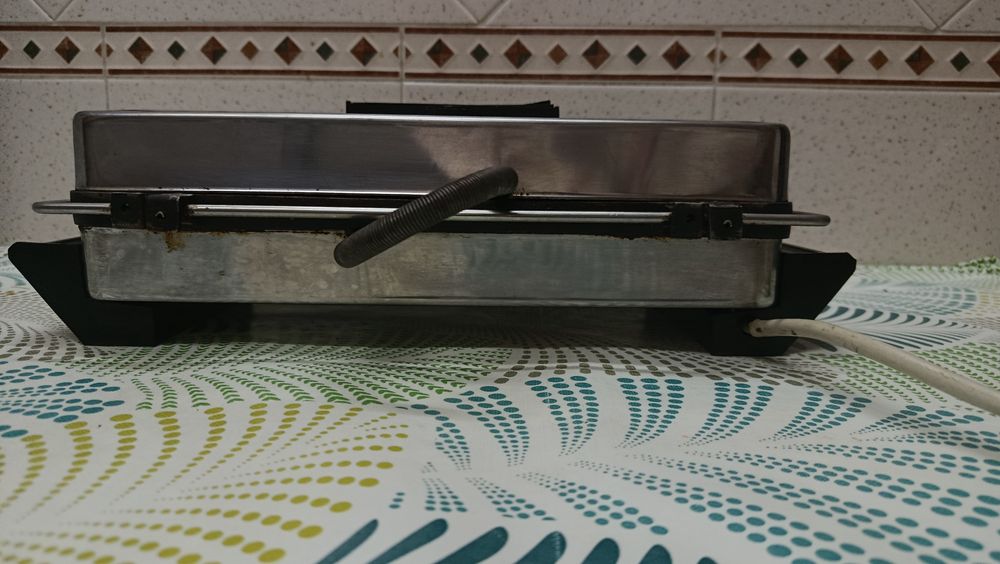 Torradeira/Grill elétrico em bom estado