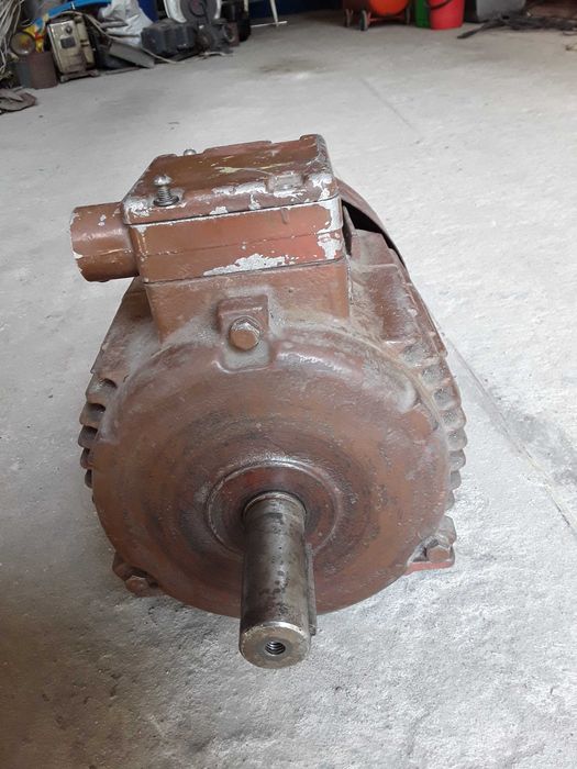 Двигуни, электродвигателя, 22 кВт,18 кВт? 5.5 кВт? 3кВт