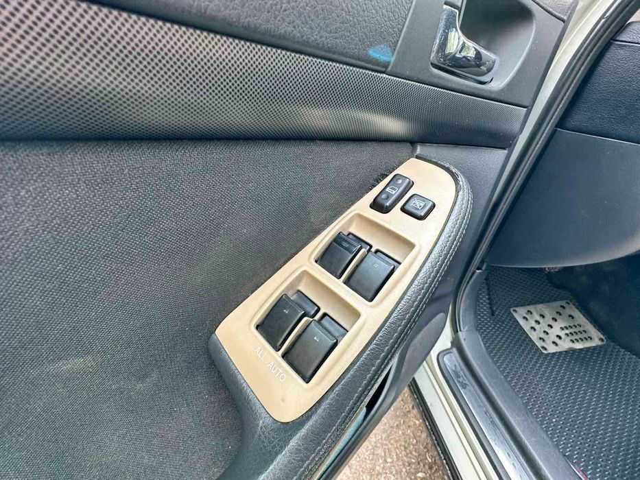 Toyota Avensis 1.8 АВТОМАТ 2003 год (газ/бензин)