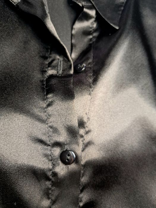 Camisa preta de Cetim