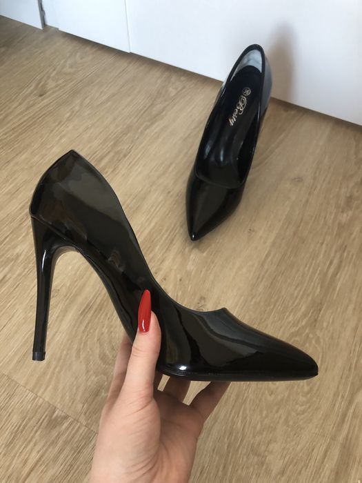 Czarne nowe szpilki rozmiar 36 lakierowane eleganckie szpic
