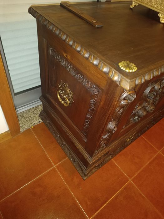 Magnífica arca antiga restaurada estilo renascença