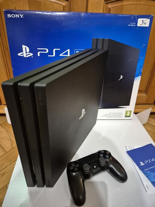 Konsola PS4 Pro.