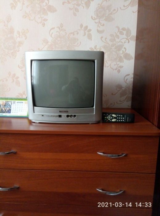 Телевізор з кріпленням на стіну