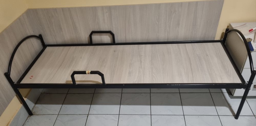 Продаж металеві ліжка з ортопедичними матрацами