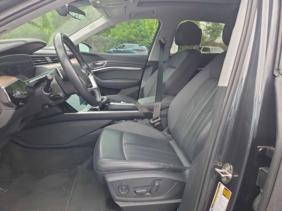 Audi E-Tron      2019