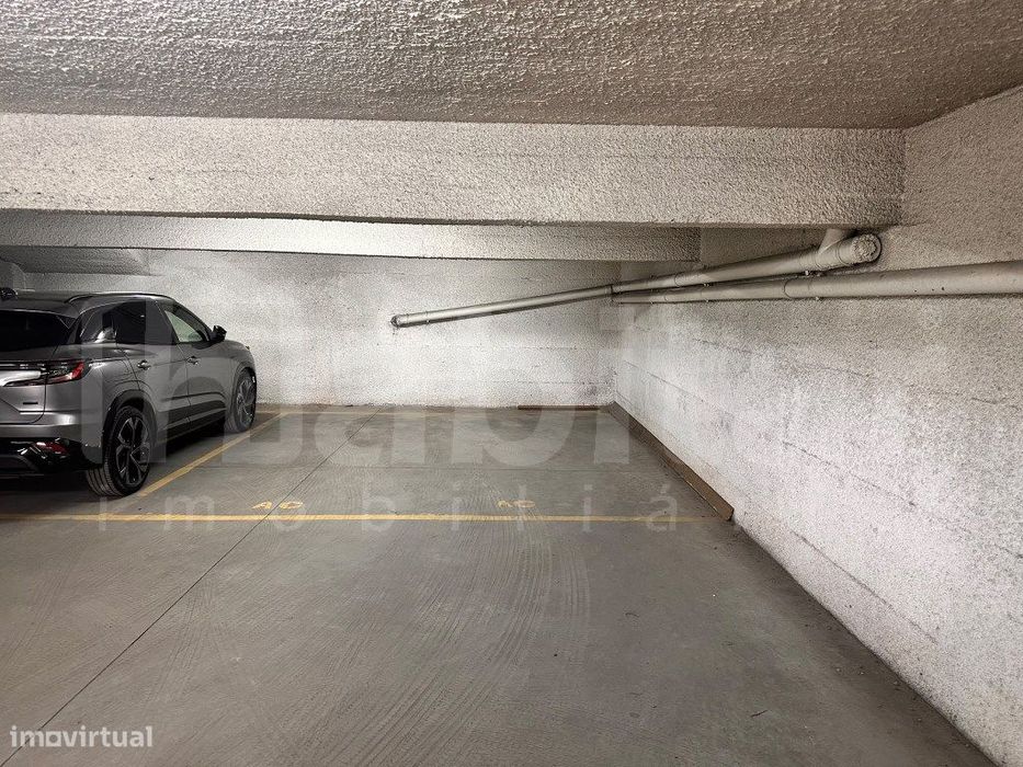 Apartamento T3 com 147 m², varandas, estacionamento e arrecadação