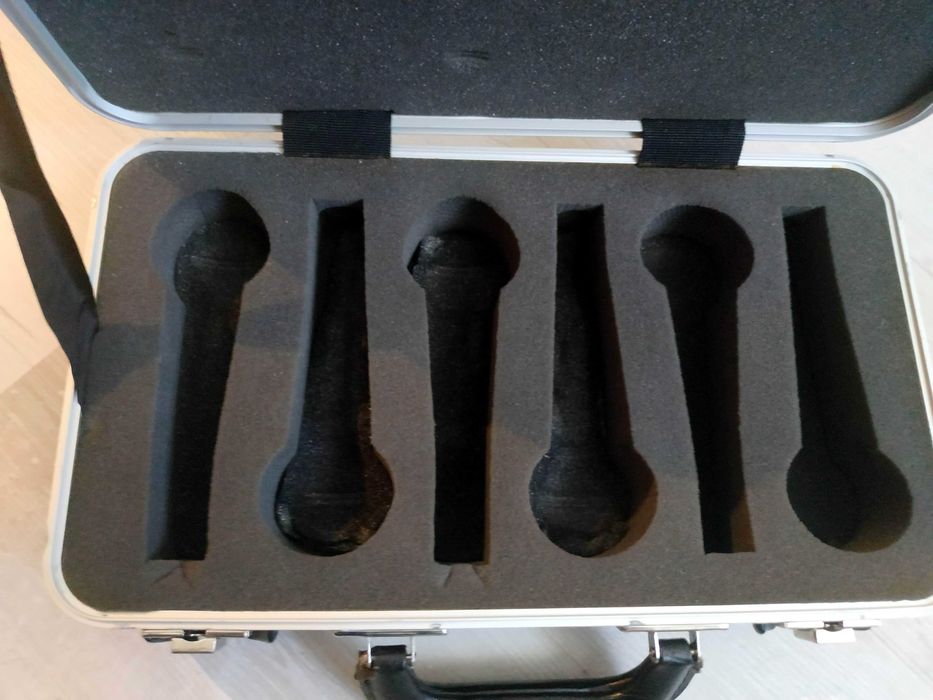 Walizka na 6 mikrofonów GATOR GM-6 - Case na mikrofony