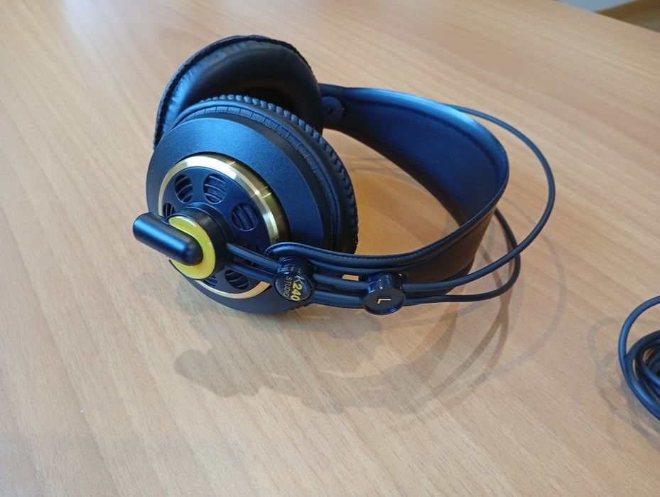 Fones AKG K-240 Studio Novos
