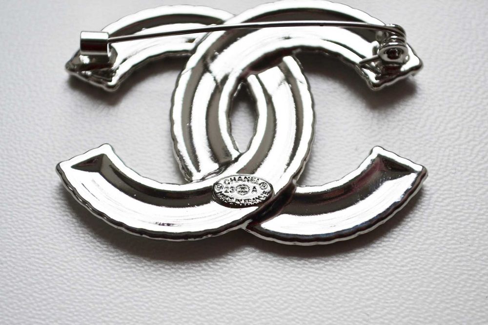 Роскошная брошь черно - белая брошка  Chanel