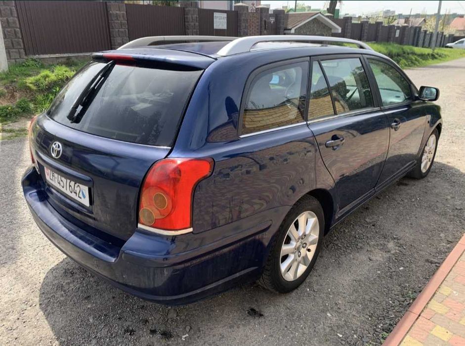 Кришка багажника toyota avensis задня ляда зі склом тойота авенсіс