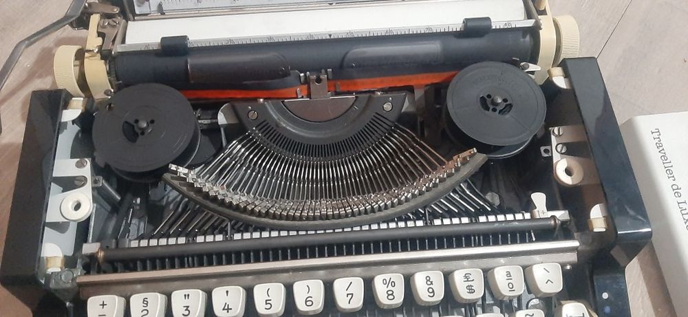 Maquina de escrever Olympia