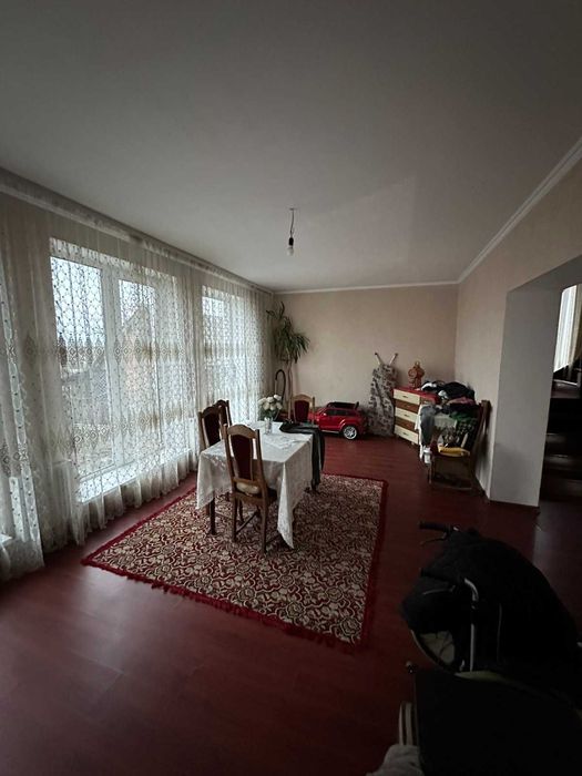 Продам будинок на 4 кімнати в центрі Стрижавки 5330