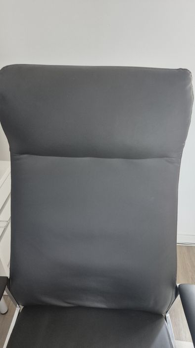 Cadeira escritório praticamente nova