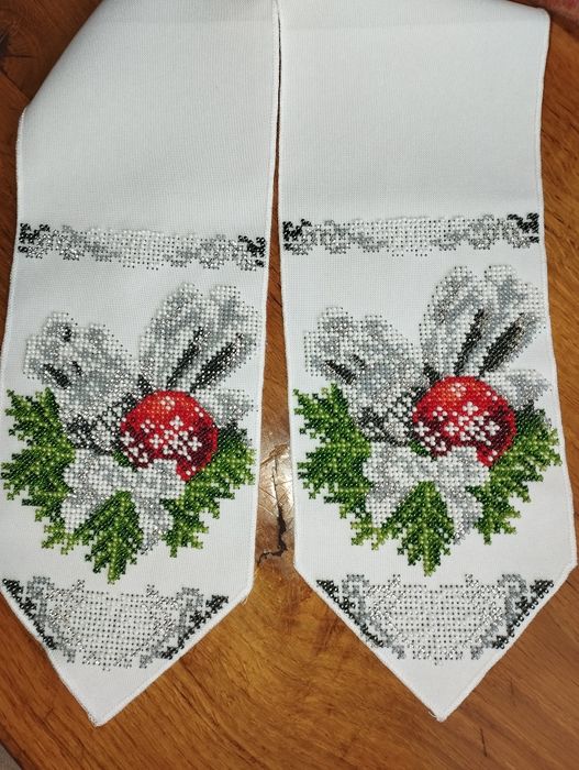 Вишитий бісером бантик