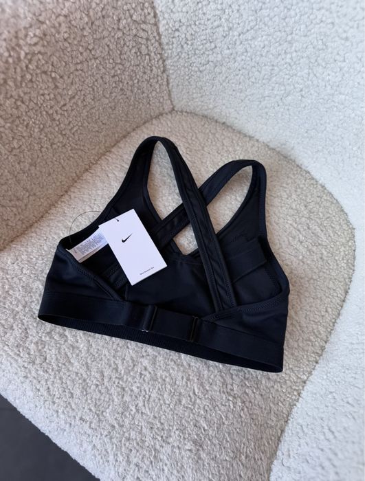 спортивний топ Nike