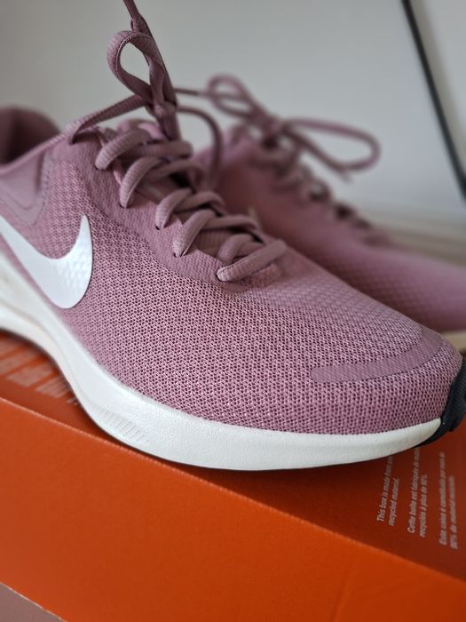 Nike Revolution 7