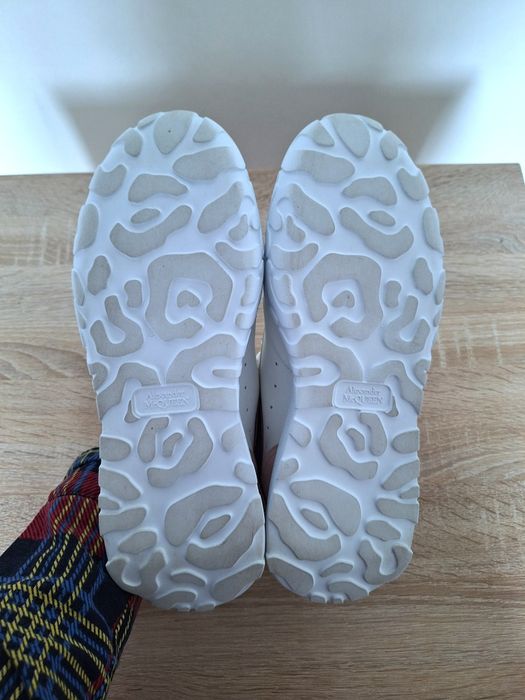 Alexander McQueen skórzane sneakersy białe z zamszem, 40