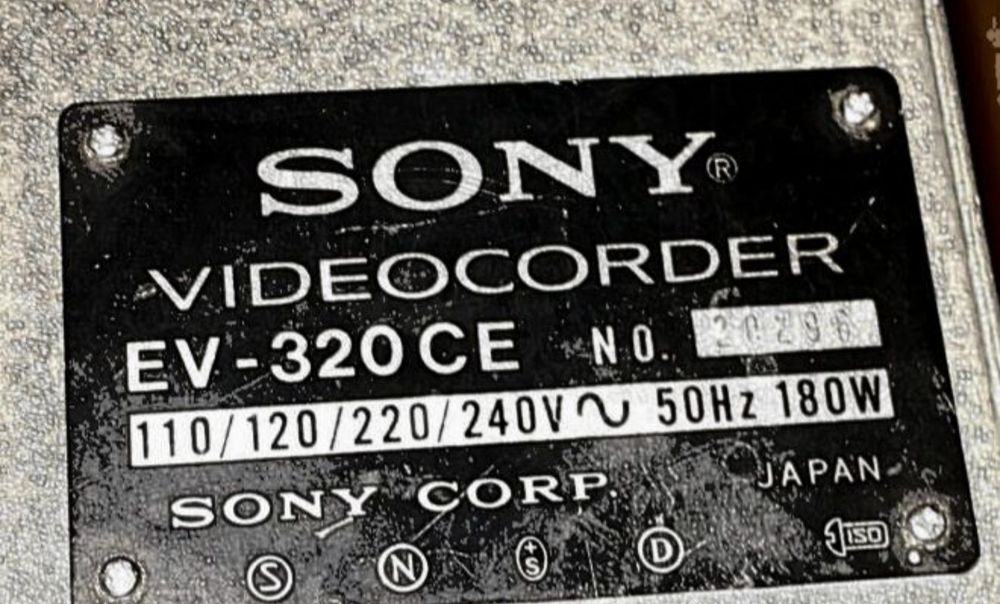 SONY Катушечный студийный магнитофон.