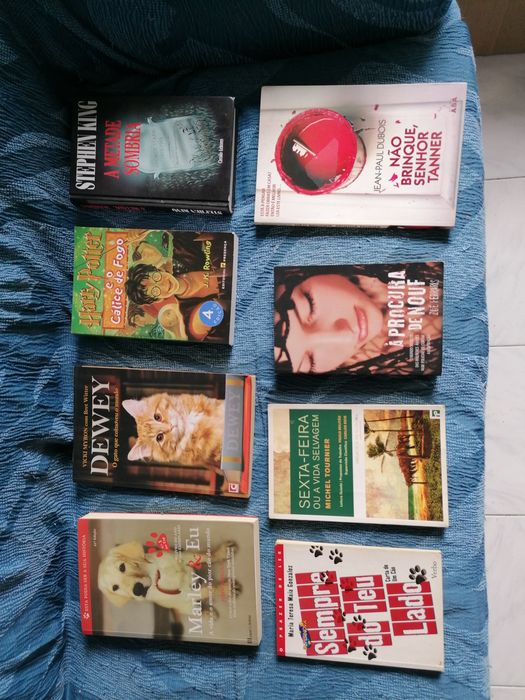 Livros variados.
