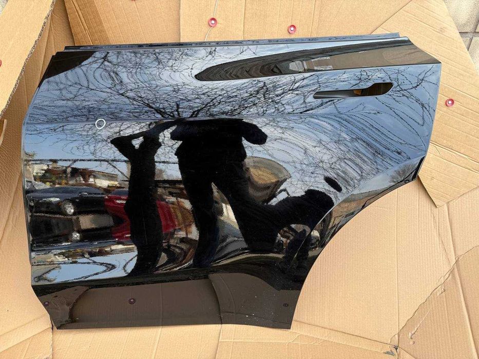 Двері задні ліві Tesla model Y