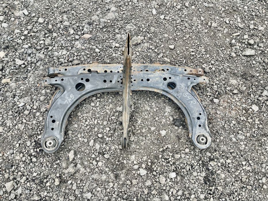 Важіль Ричаг передній передний нижній  Гольф 4 Бора Октавия Тур шрот