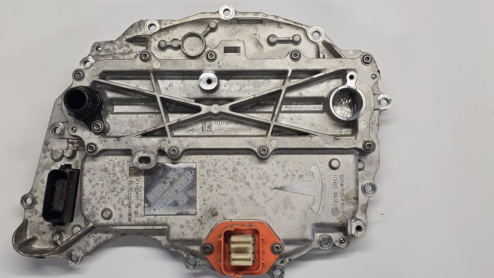 Інвертор двигуна Tesla Model 3 Y 1120960-10-H