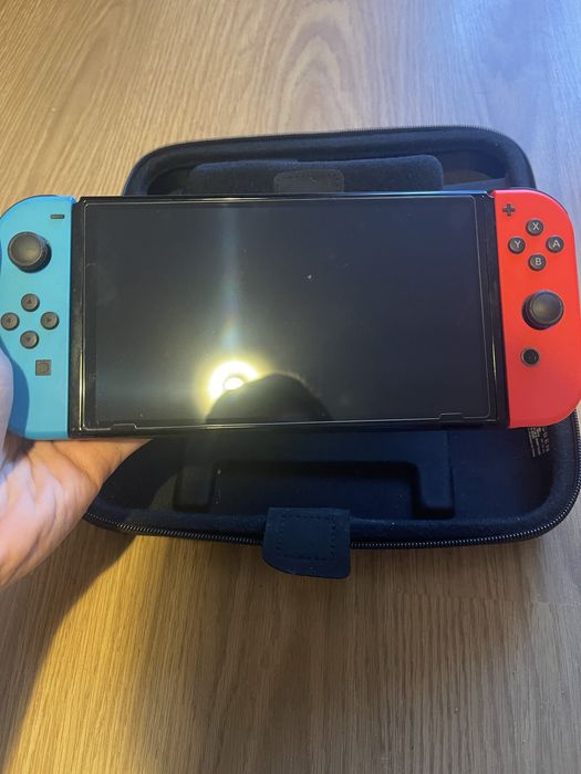 Nintendo Switch OLED com bolsa de transporte + 2 películas