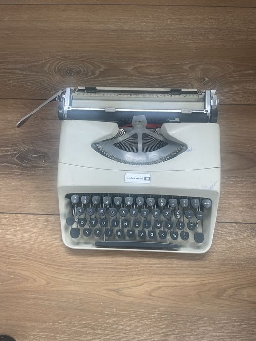 Maquina de escrever portátil Underwood 18