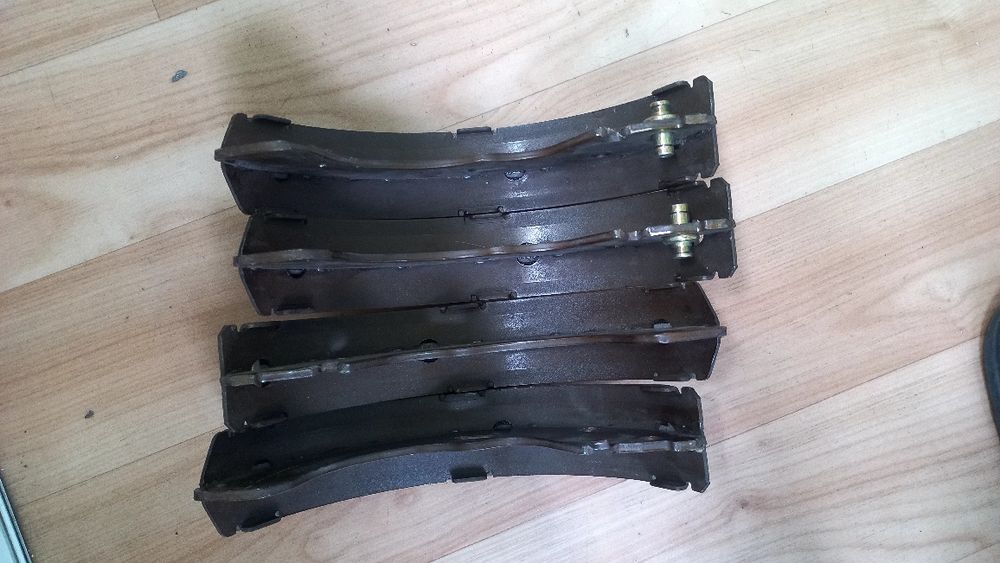 Продам новые задние тормозные колодки на MAZDA PREMACY страна Япония.